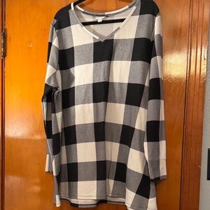 LuLaRoe Black and White Plaid Long Sleeve Top
